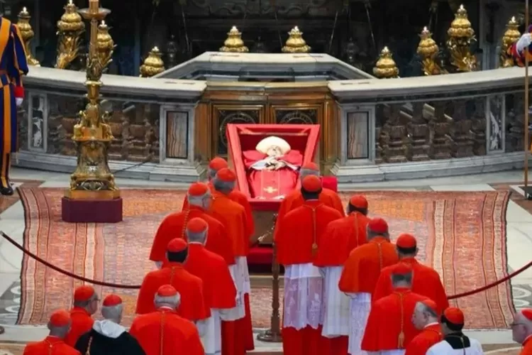 Lautan Pelayat Jelang Pemakaman Paus Fransiskus: 250.000 Orang, 107 Tamu Negara Hadir