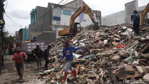 Rumah Ahmad Sahroni Dibongkar Rencana Buat Bangunan Mewah