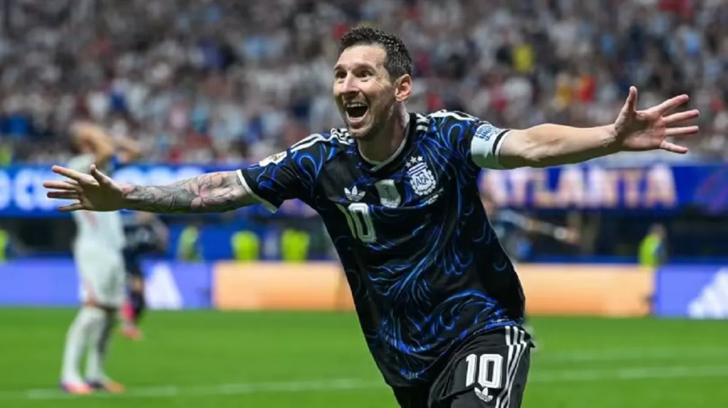 Messi: Diego Pasti Bahagia dari Atas Sana usai Argentina ke Final 3 Messi: Diego Pasti Bahagia dari Atas Sana usai Argentina ke Final